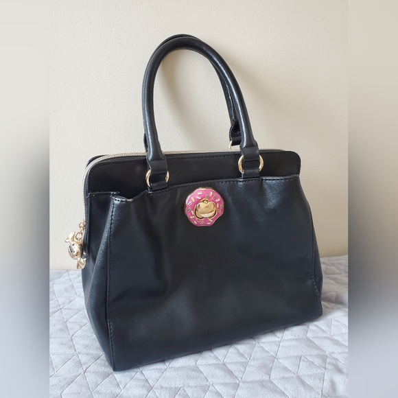 Betsey Johnson black tote with donut shape metal closure - Picture 1 of 15